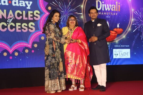 Nitu Joshi Honored With Best Social Worker Award By Mid-Day For Exemplary Contributions To Society